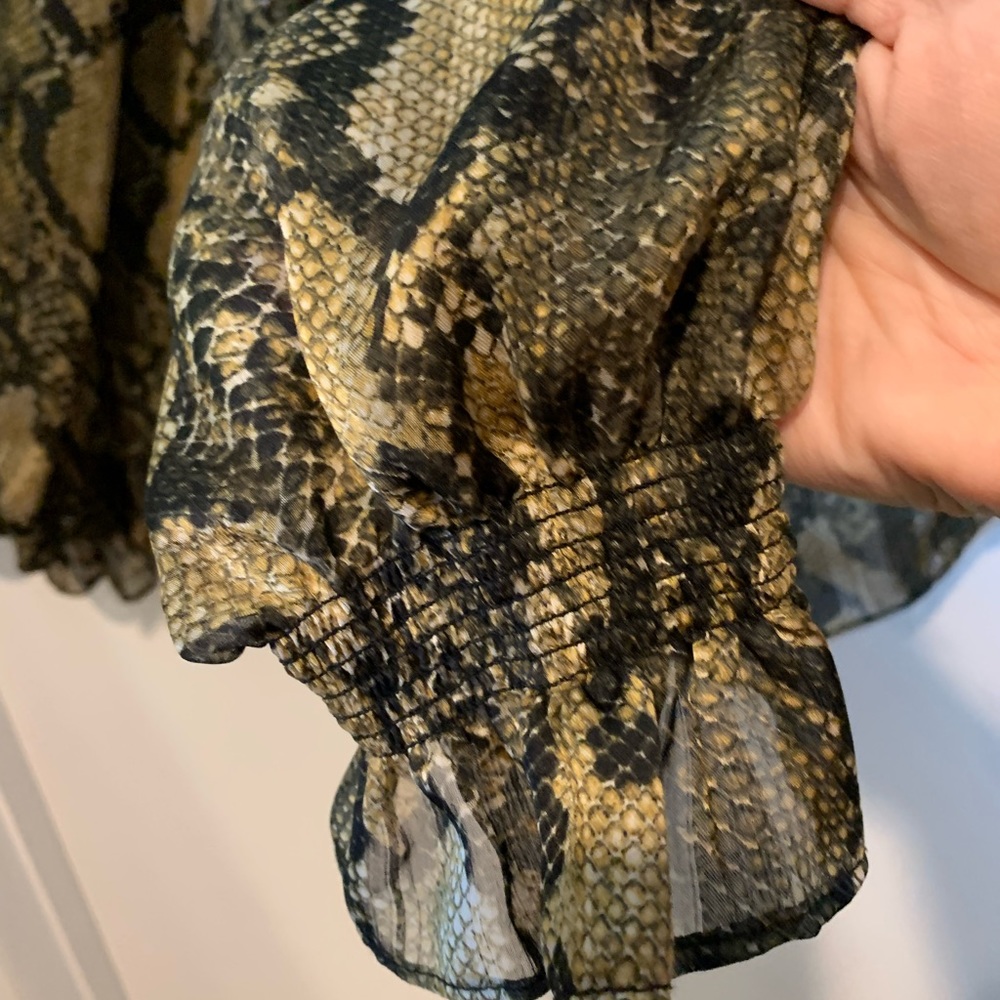 H&M sheer green/gold python patterned polyester top. Size US 4. - Picture 6 of 8